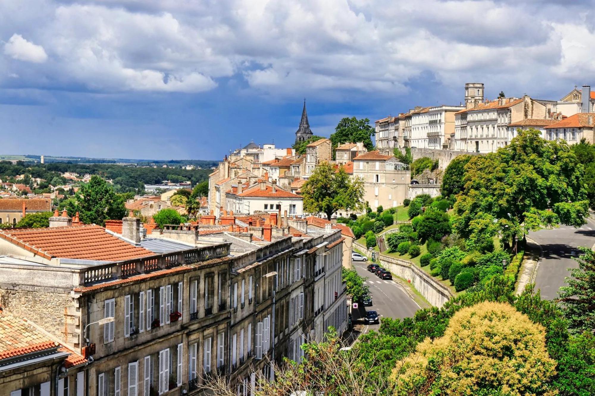 Le Bellevue - Spacieux Et Calme Angouleme Exterior photo